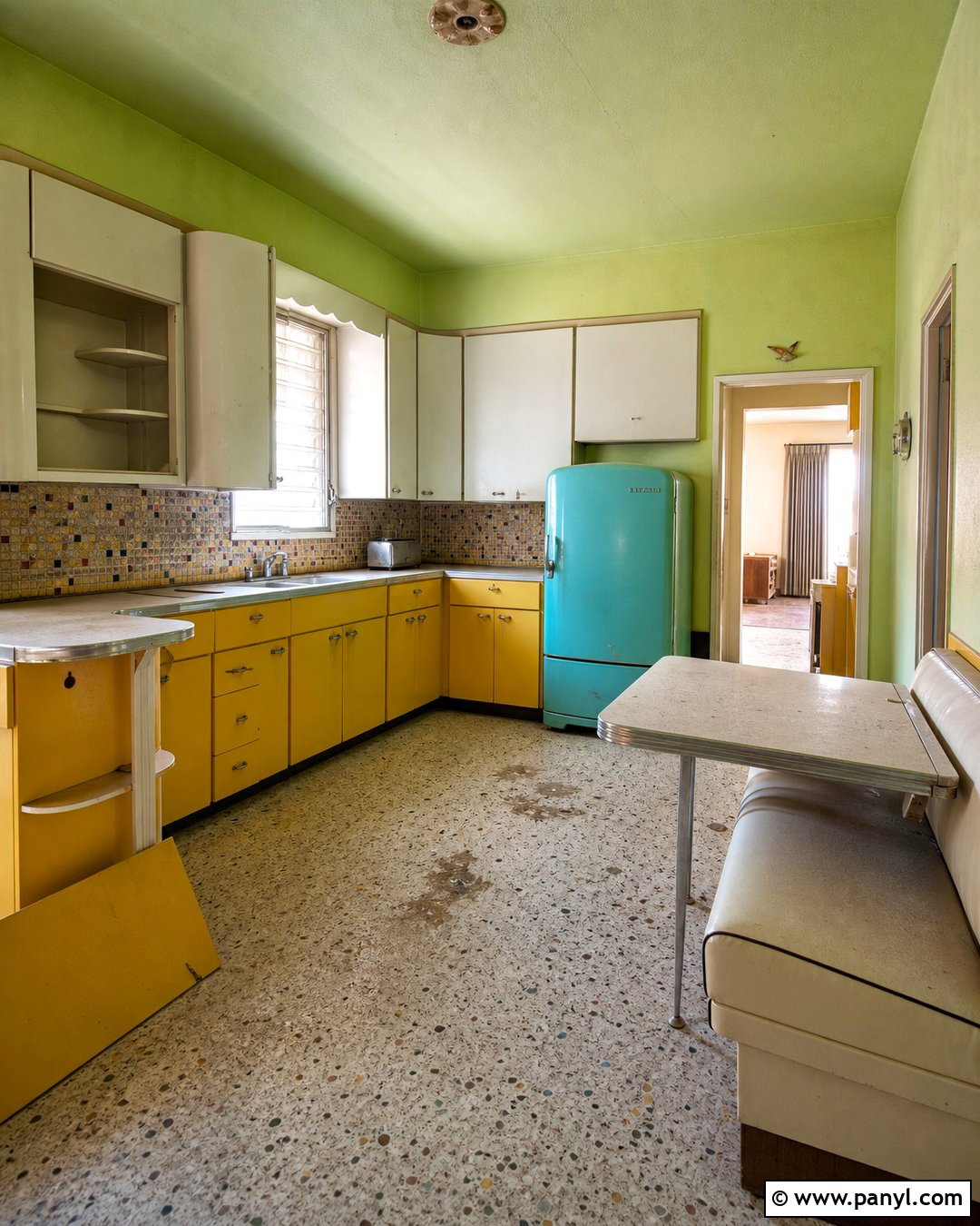 Abandoned Lime Green Retro Kitchen - 20 Abandoned Kitchen With Green Walls