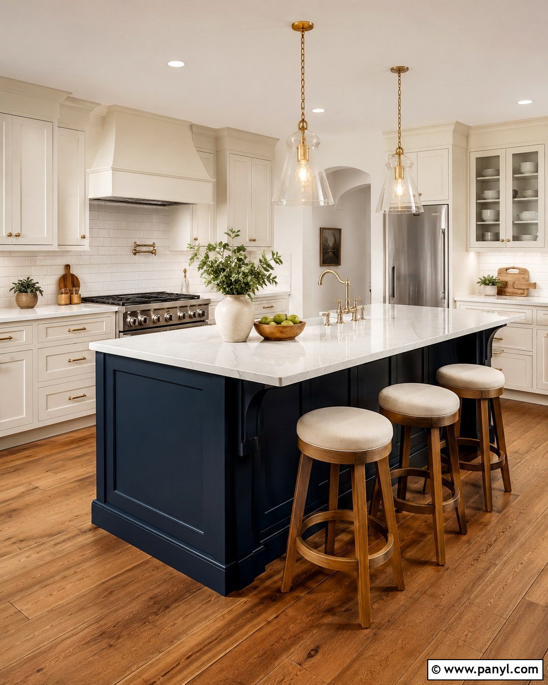 Alabaster Kitchen Walls With A Navy Island - 20 Alabaster White Kitchen Walls