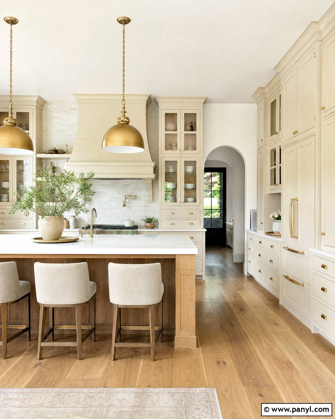 Beige Kitchen With Brass Hardware - 20 beige kitchen ideas