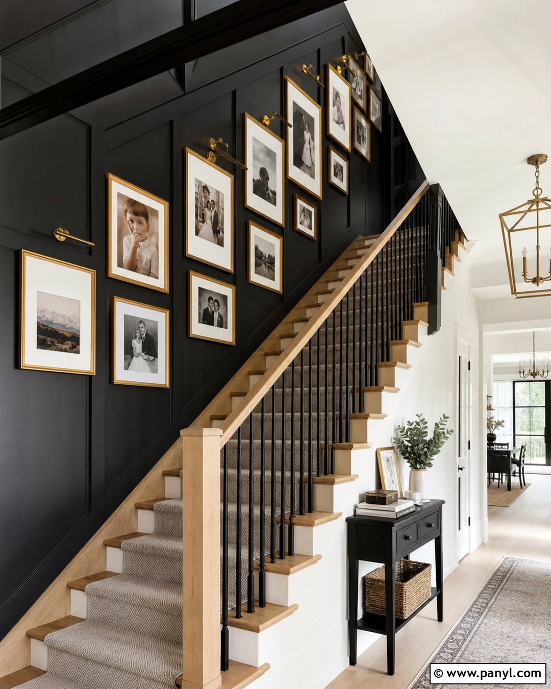 Black And Gold Staircase Wall - 30 Black And Gold Wall Ideas