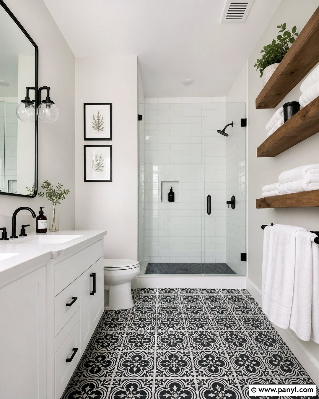 Black And White Bathroom With Alabaster Walls - 35 Alabaster Walls With White Trim Ideas