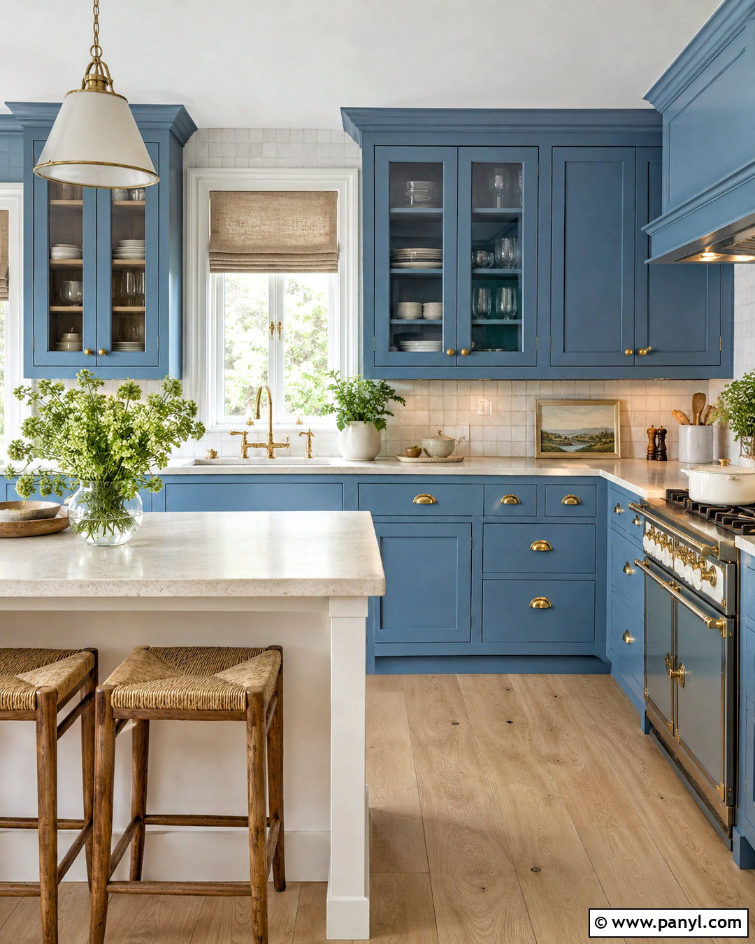 Blue Cottage Kitchen With Brass Hardware - 20 blue cottage kitchen ideas