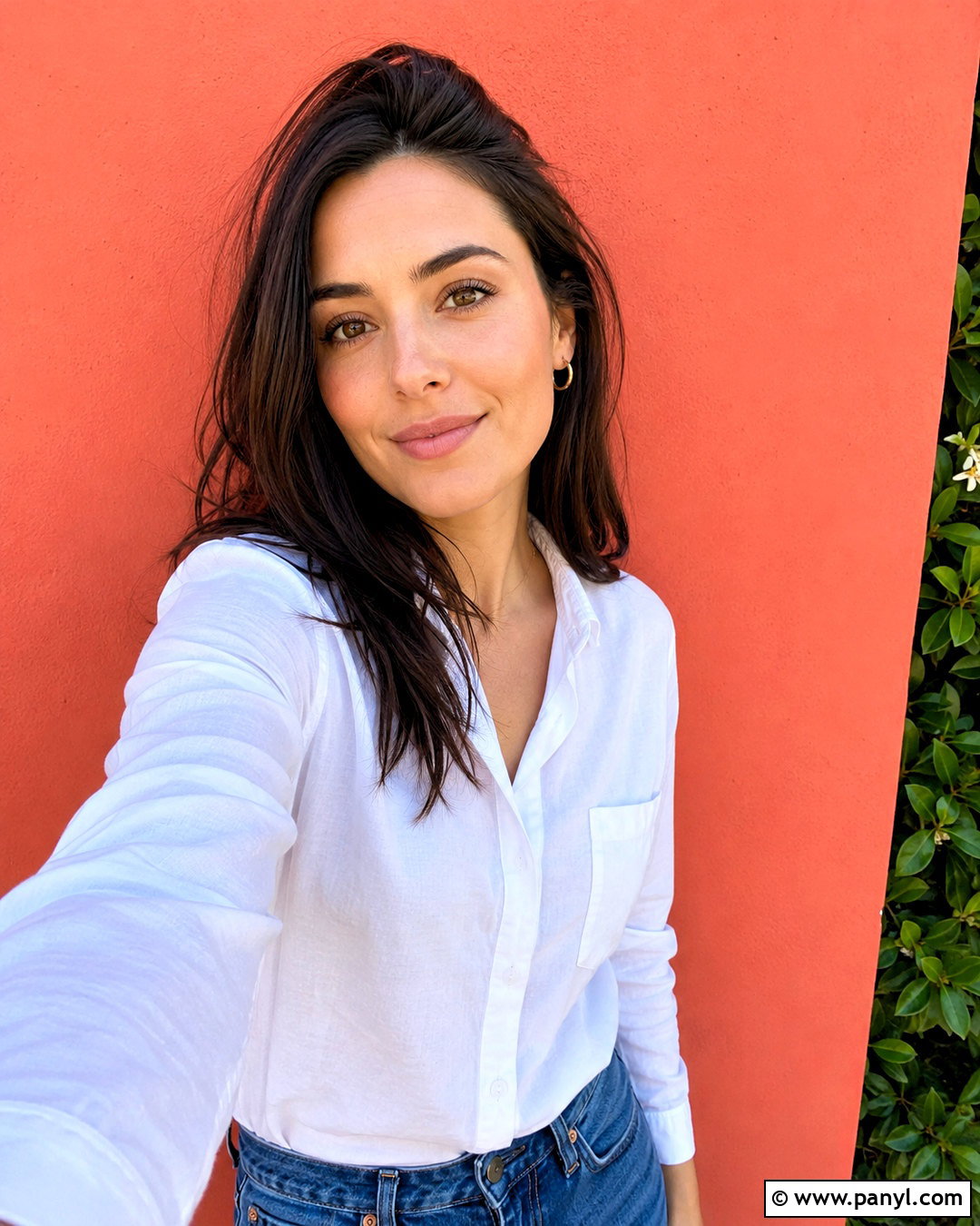 Colorful Wall Selfie - 20 pretty selfies