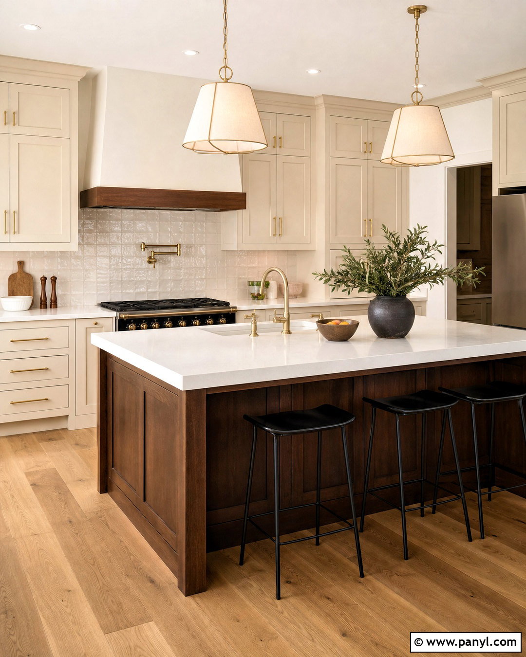 Cream And Walnut Kitchen - 20 kitchen colour schemes