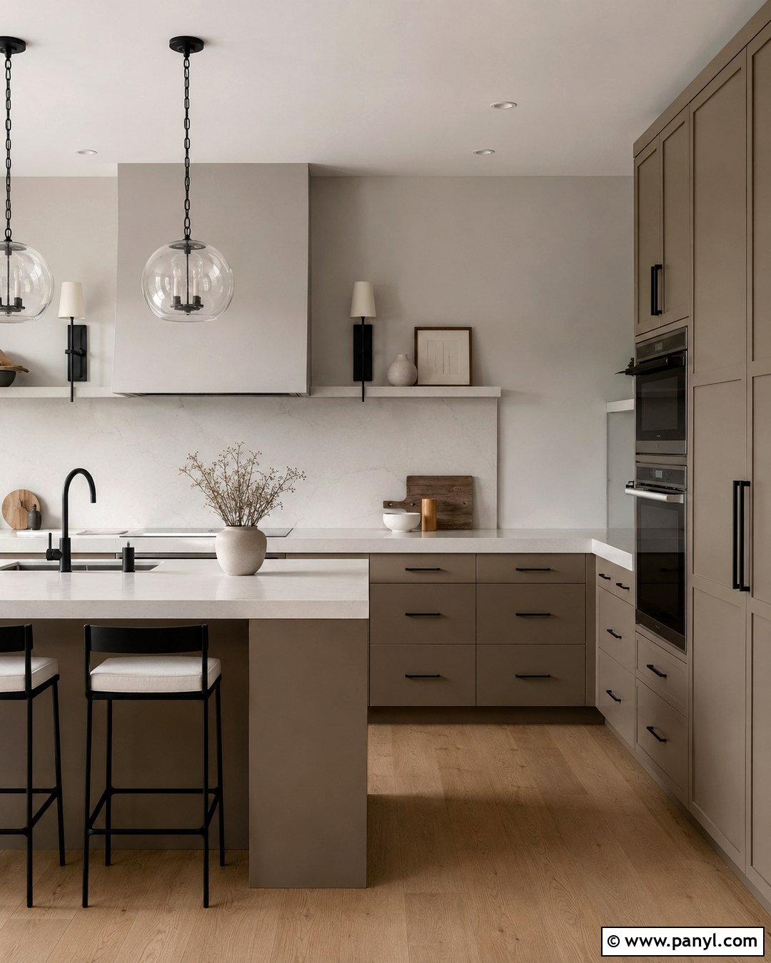 20 Edgecomb Gray Kitchen Walls: Warm, Timeless Design Inspiration