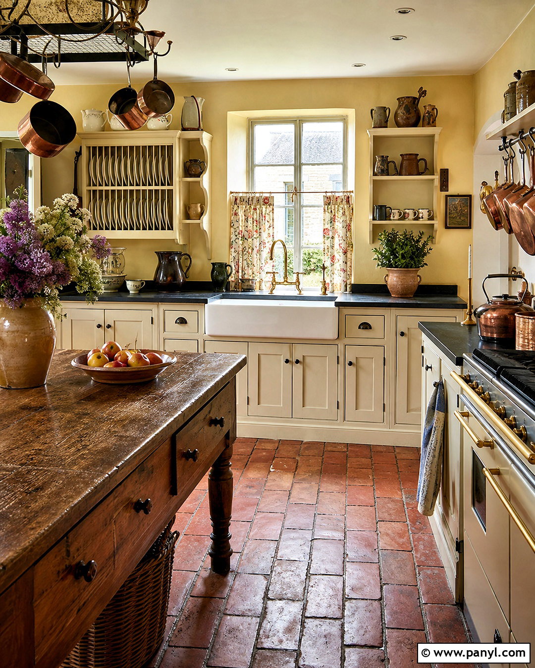 English Cottage Kitchen - 20 cozy kitchen ideas