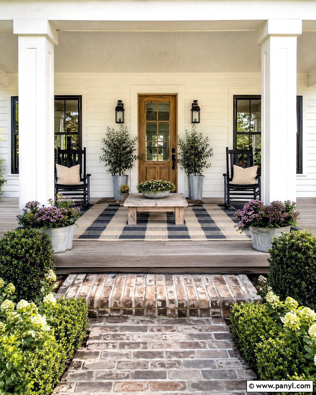 Farmhouse Front Porch - 20 cozy front porch ideas
