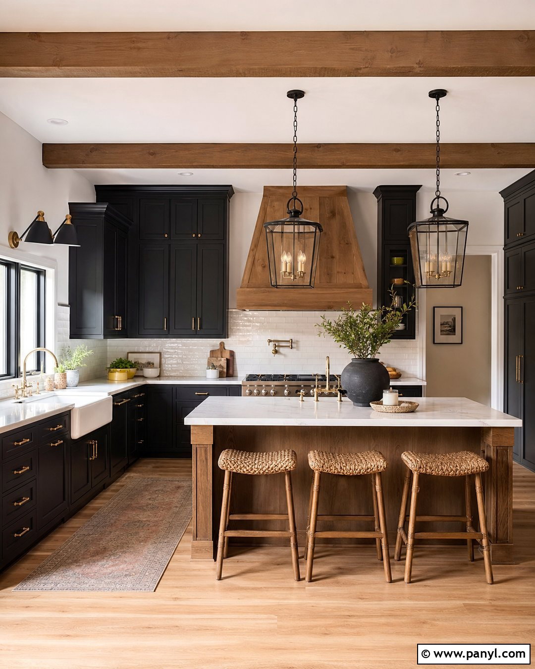 Farmhouse Kitchen With Grey Walls And Black Cabinets - 25 Grey Walls Black Cabinets