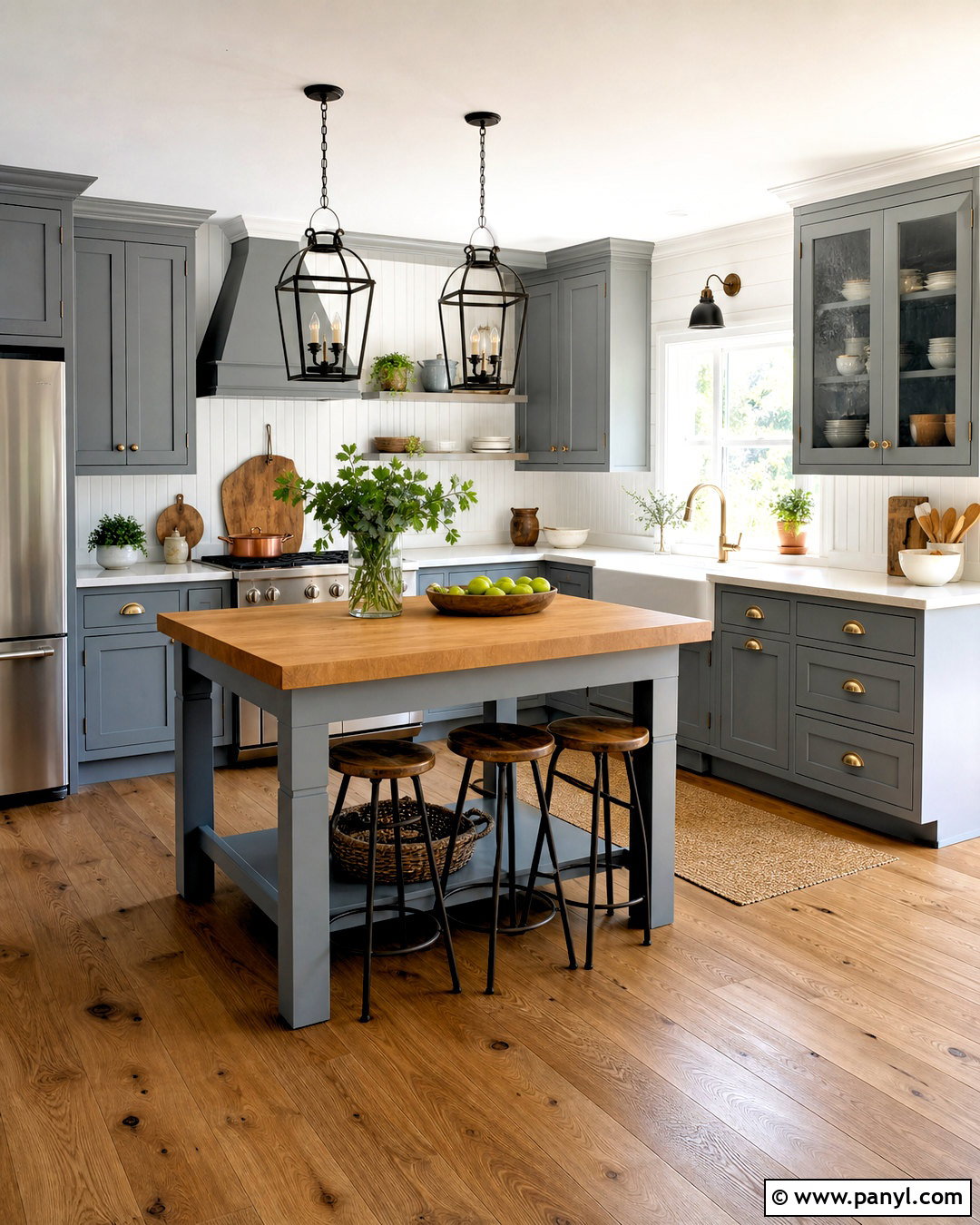 Gray Shaker Cabinets With Farmhouse Details - 20 kitchen ideas grey cabinets