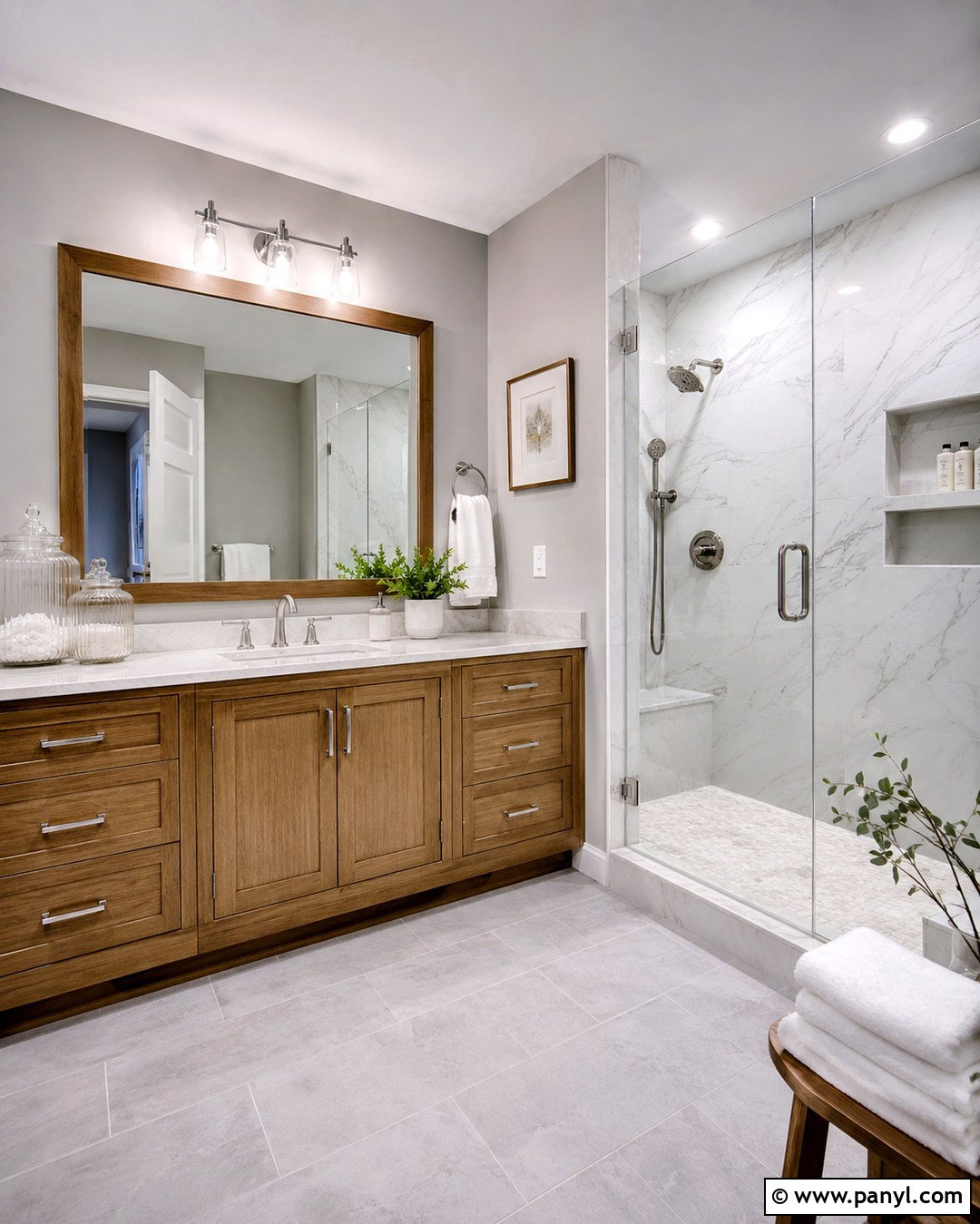 Grey Bathroom With Marble Tile - 20 Bathrooms With Grey Walls