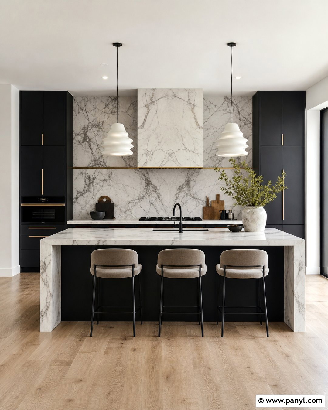 Grey Walls With Black Cabinets And Marble Backsplash - 25 Grey Walls Black Cabinets