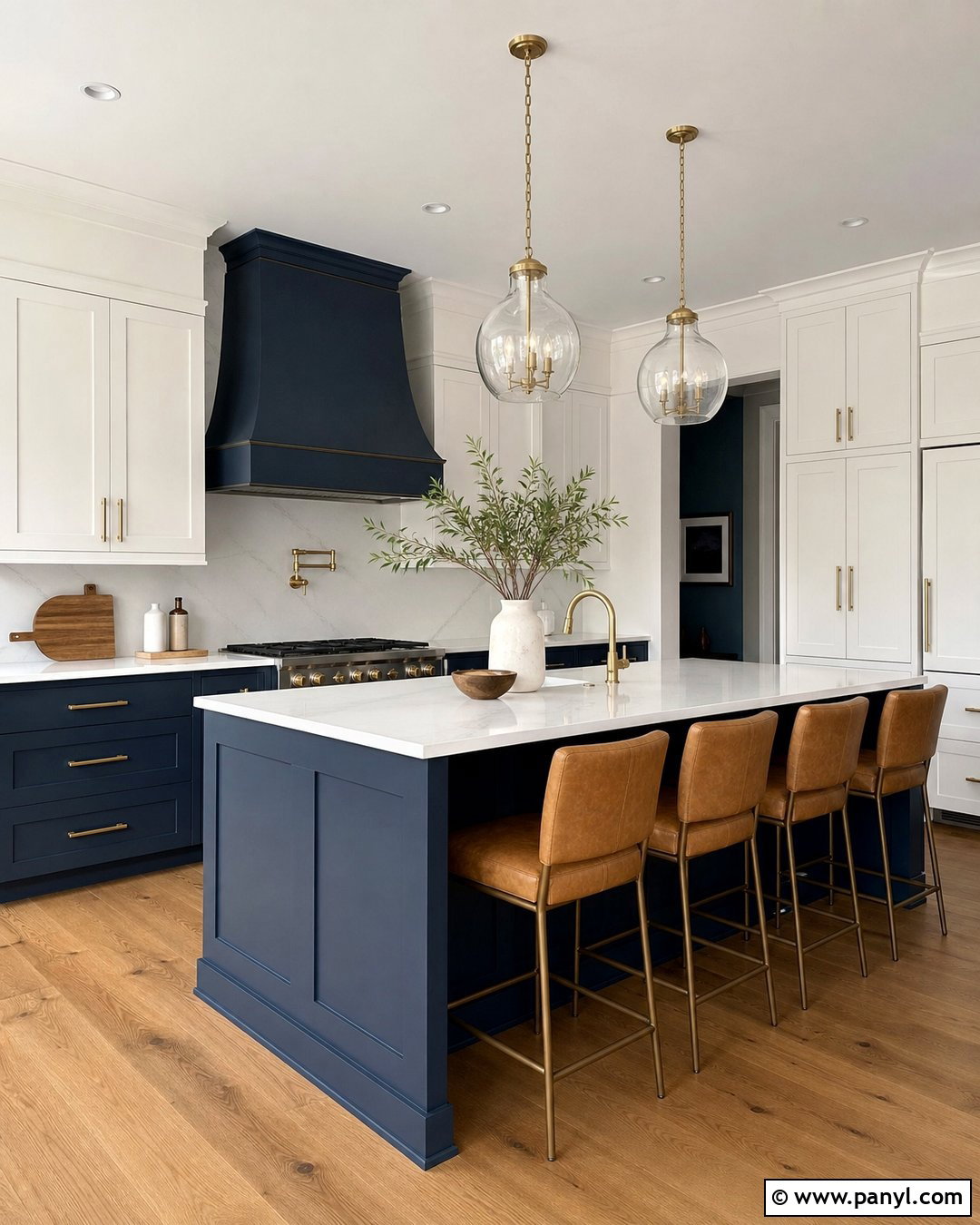 Inky Navy Kitchen - 20 Current Kitchen Color Trends