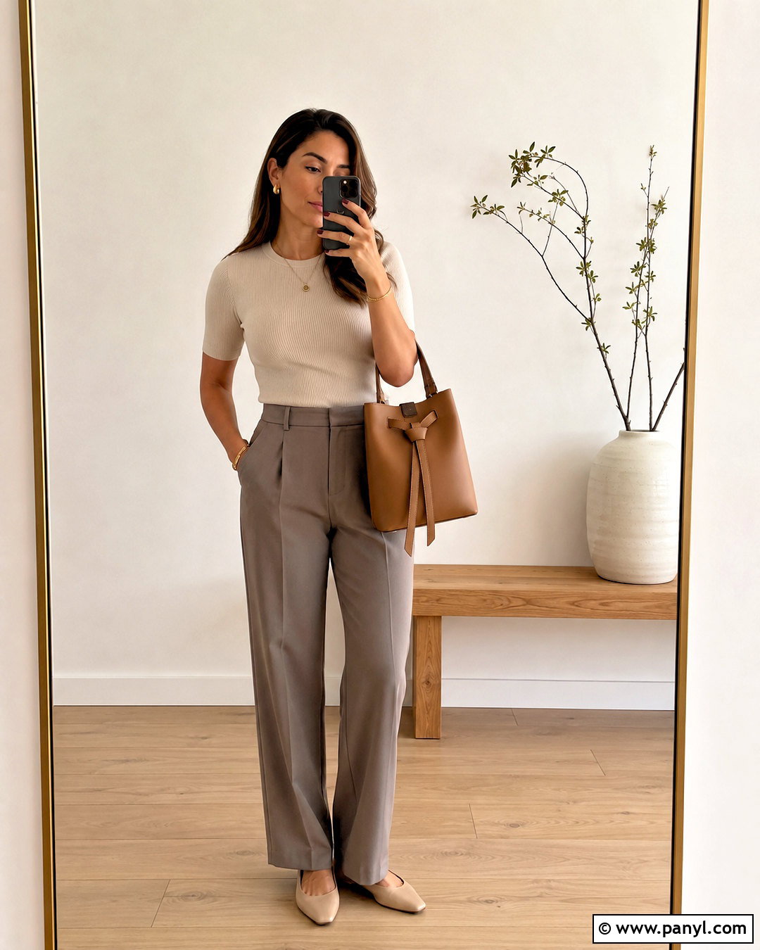 Minimalist Mirror Selfie - 20 mirror selfie ideas