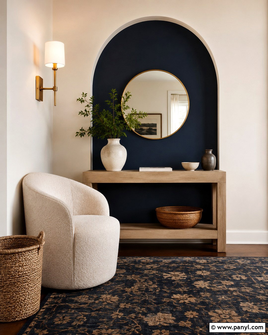 Navy Arch On Cream Walls - 20 Navy And Cream Walls
