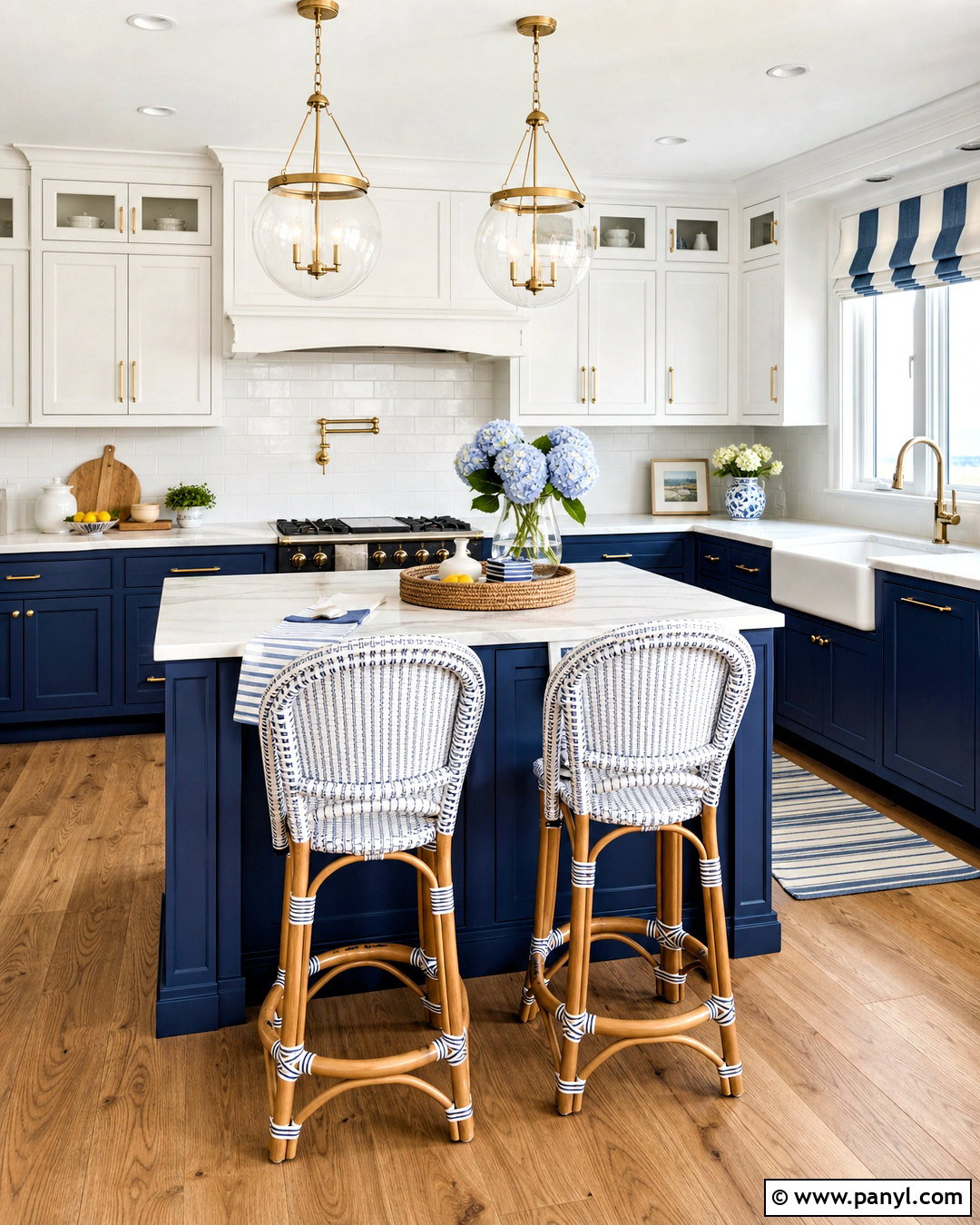 Navy Blue And White Kitchen - 20 kitchen colour schemes