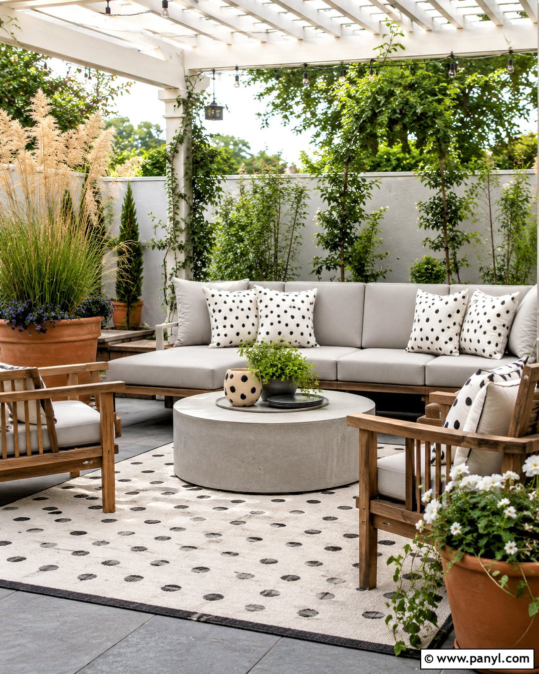Polka Dot Patio - 20 polka dot design ideas