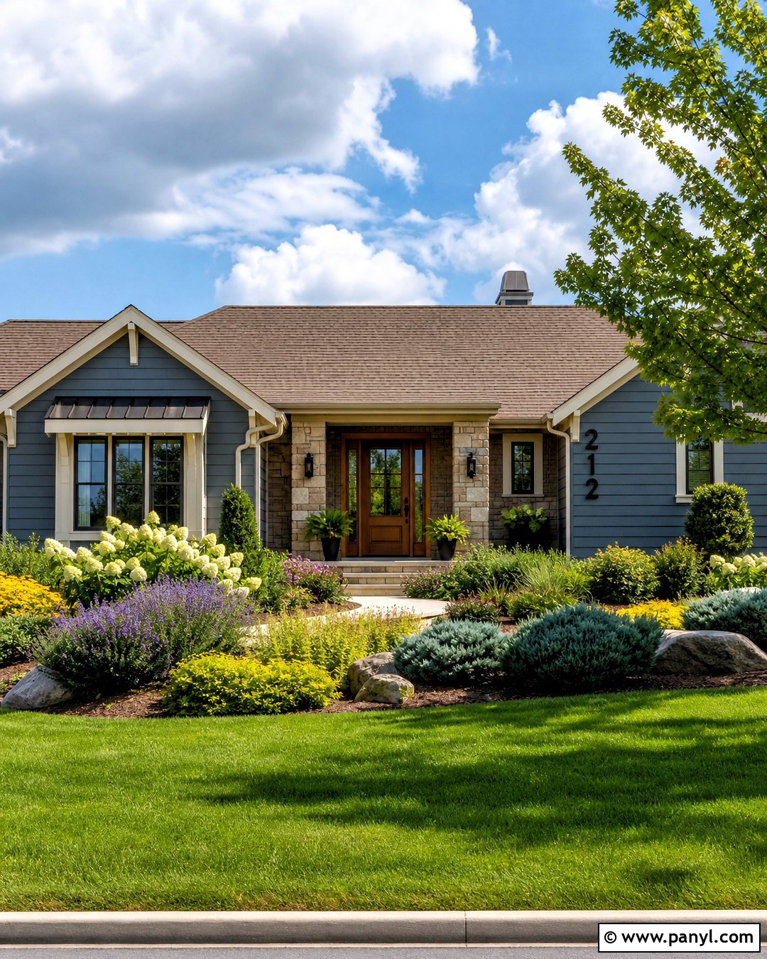 Ranch House Front With Wide Landscaping - 20 house front design ideas