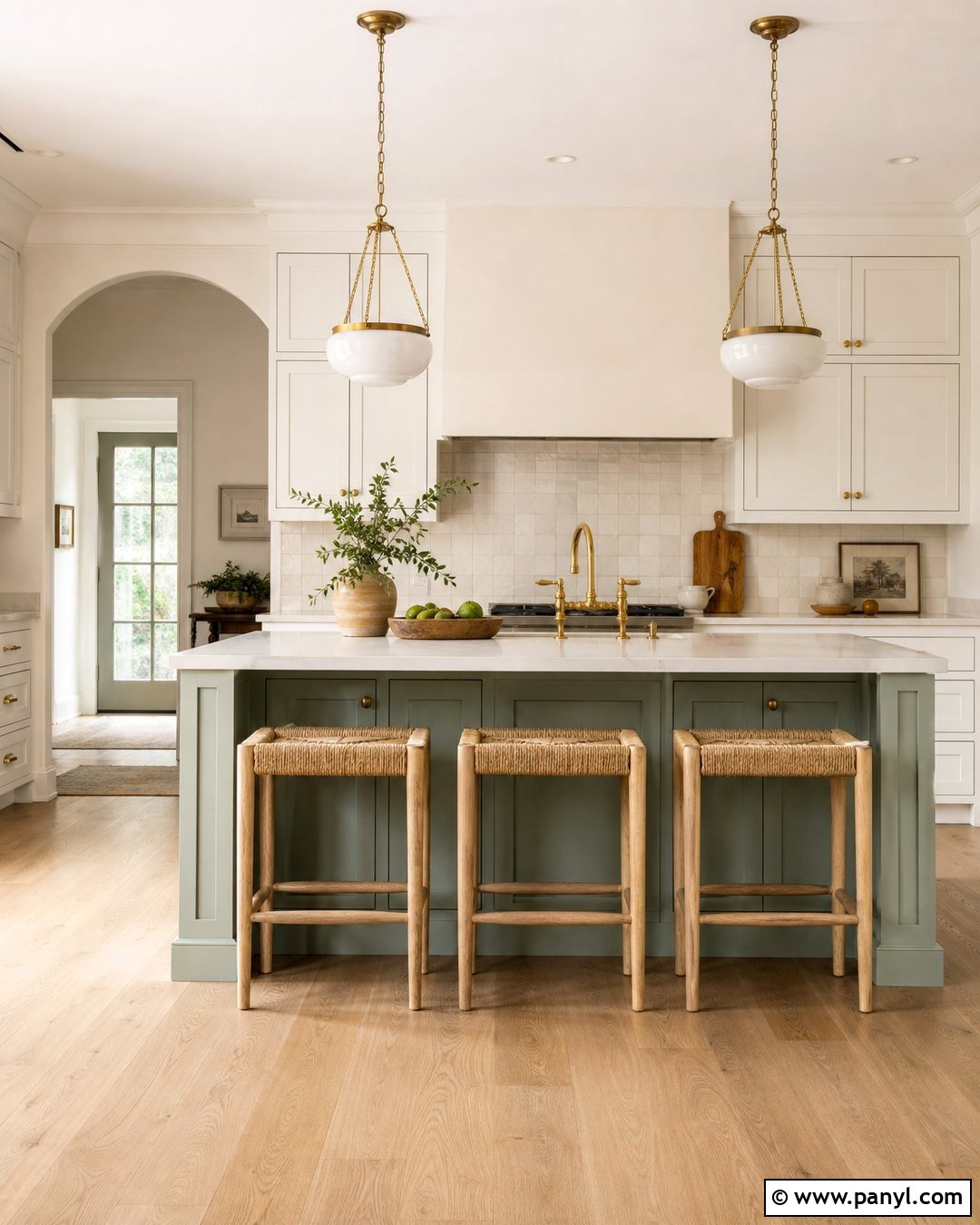 Sage Island With Alabaster Walls And White Cabinets - 25 Alabaster Walls With White Cabinets