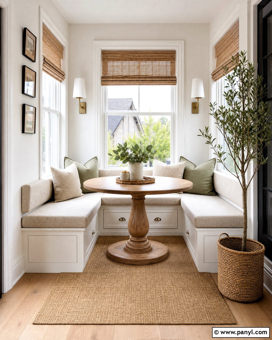 Small Sunroom With Built-In Bench - 20 small sunroom decorating ideas
