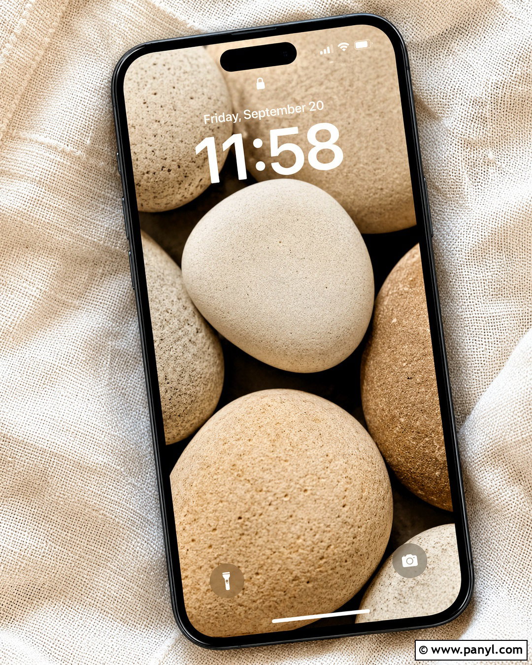 Smooth Pebble Lockscreen - 20 neutral lockscreen ideas
