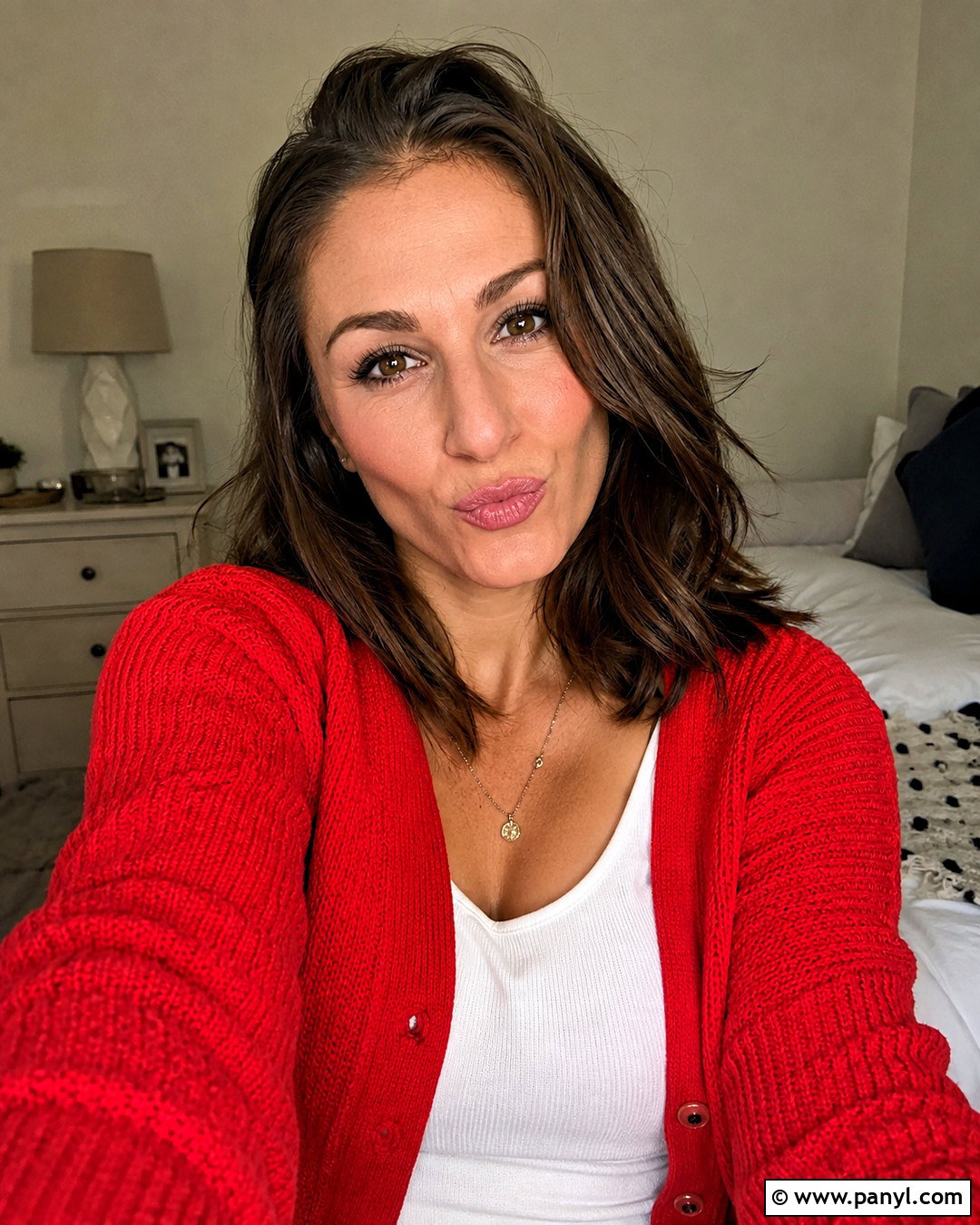 Soft Flash Selfie - 20 pretty selfies