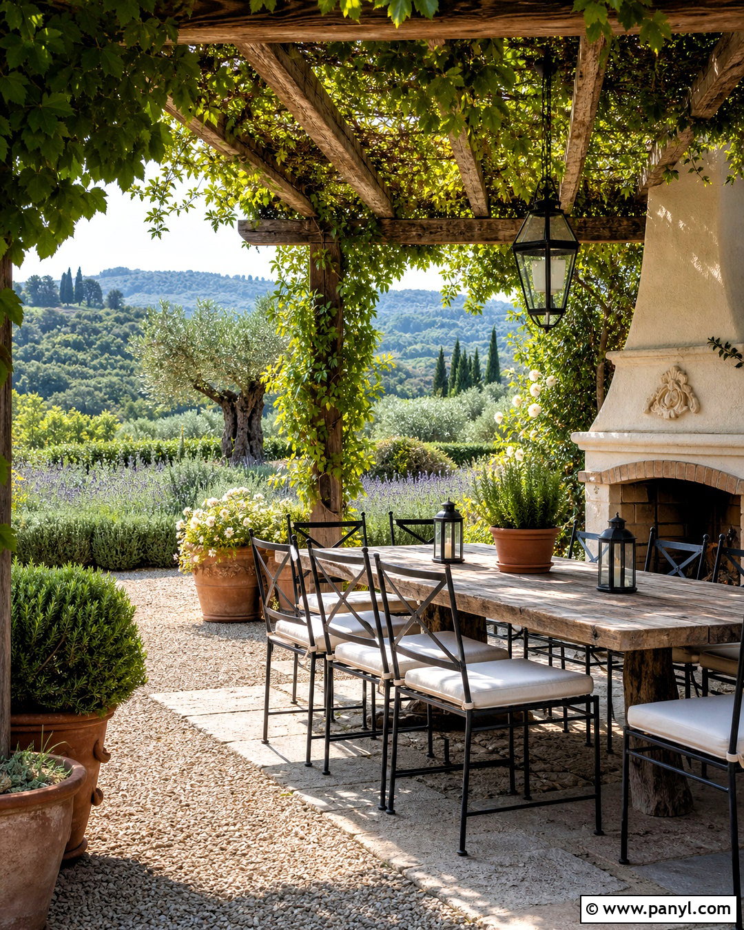 Tuscan Outdoor Dining Area - 20 tuscan decor ideas
