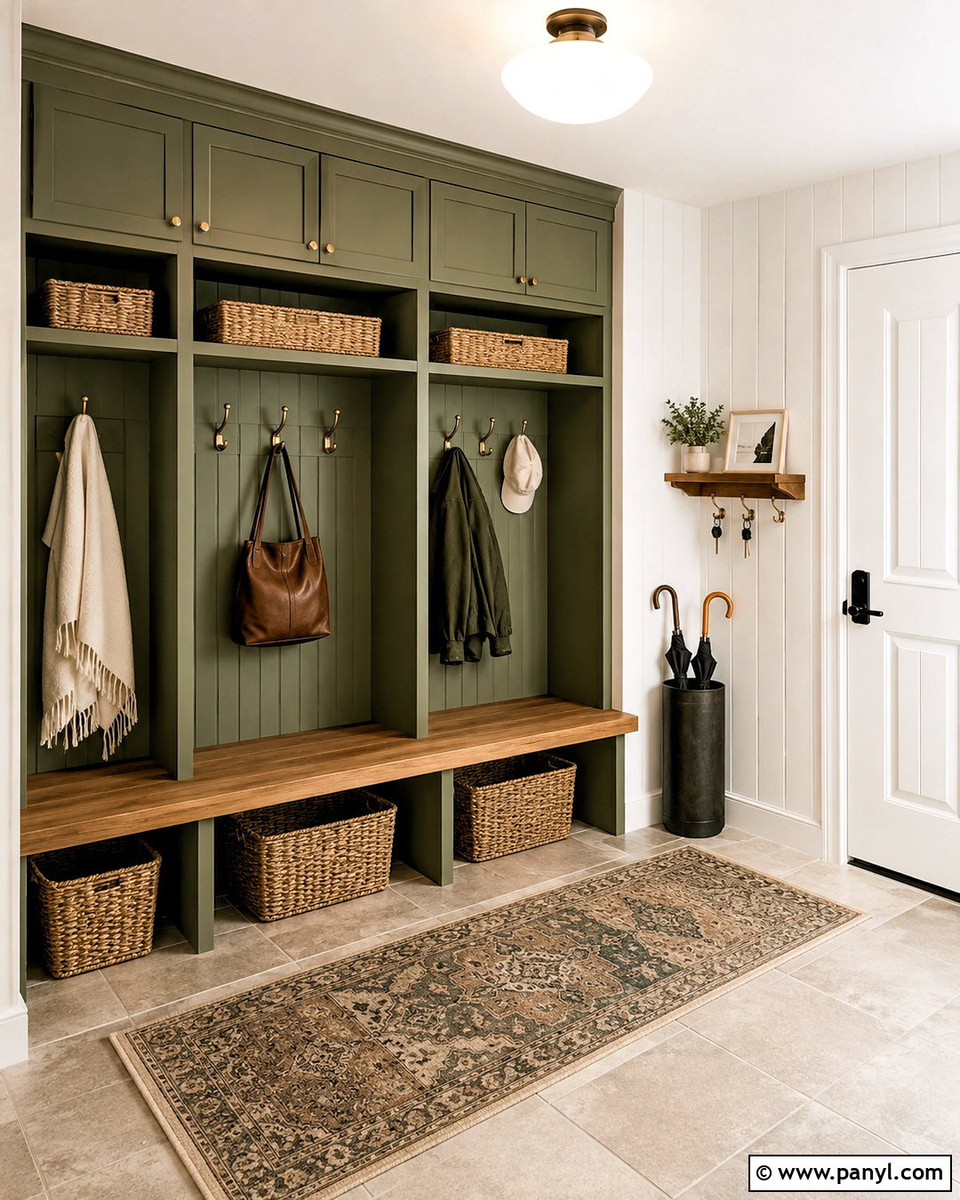 Warm White Walls In A Mudroom - 35 warm white walls