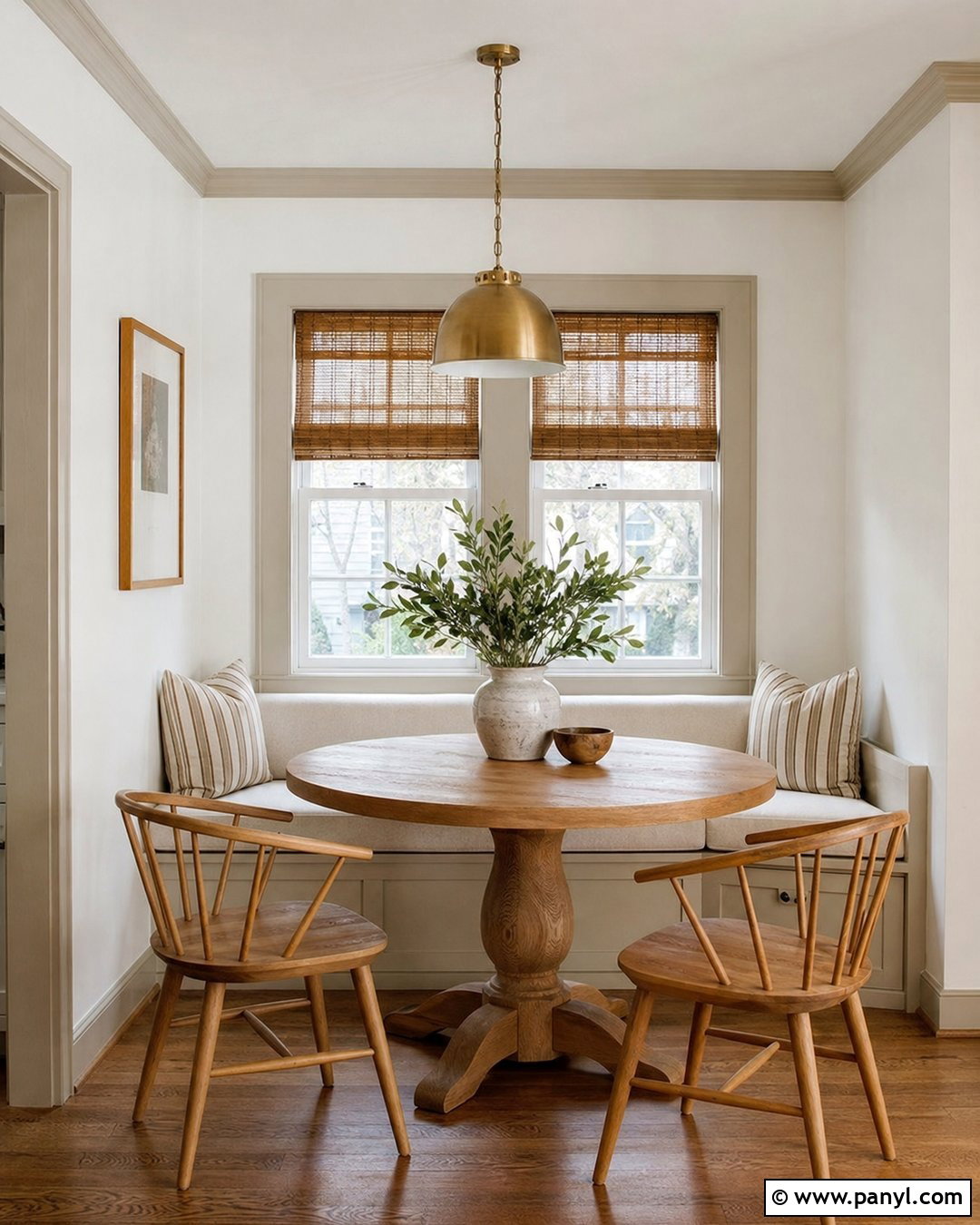 White Breakfast Nook With Beige Trim - 25 White Walls With Beige Trim Ideas