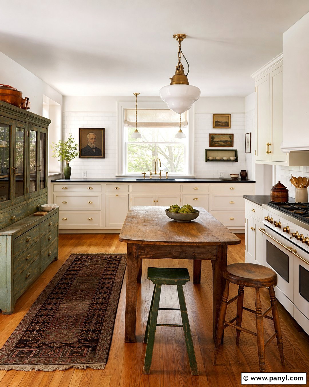 White Kitchen With Vintage Furniture - 20 Empty Kitchen With White Walls