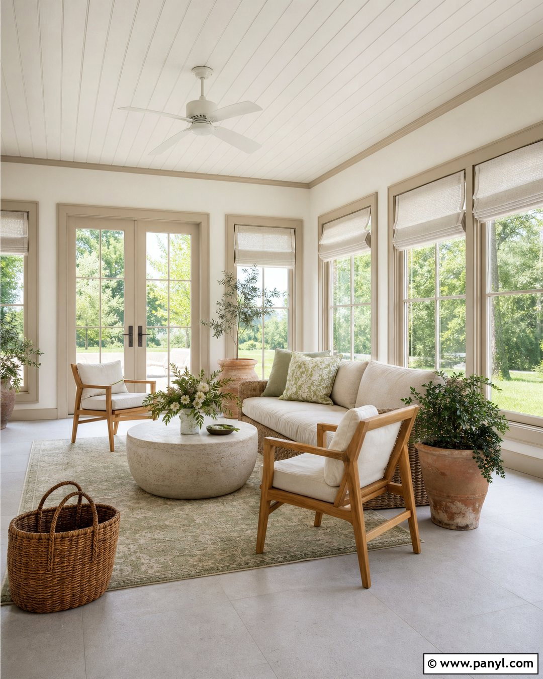 White Sunroom With Beige Trim - 25 White Walls With Beige Trim Ideas
