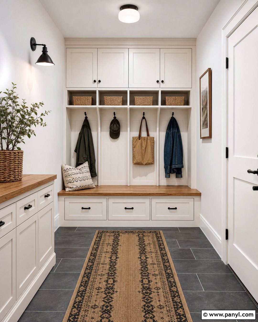 White Walls And Trim Mudroom - 25 White Wall White Trim Ideas