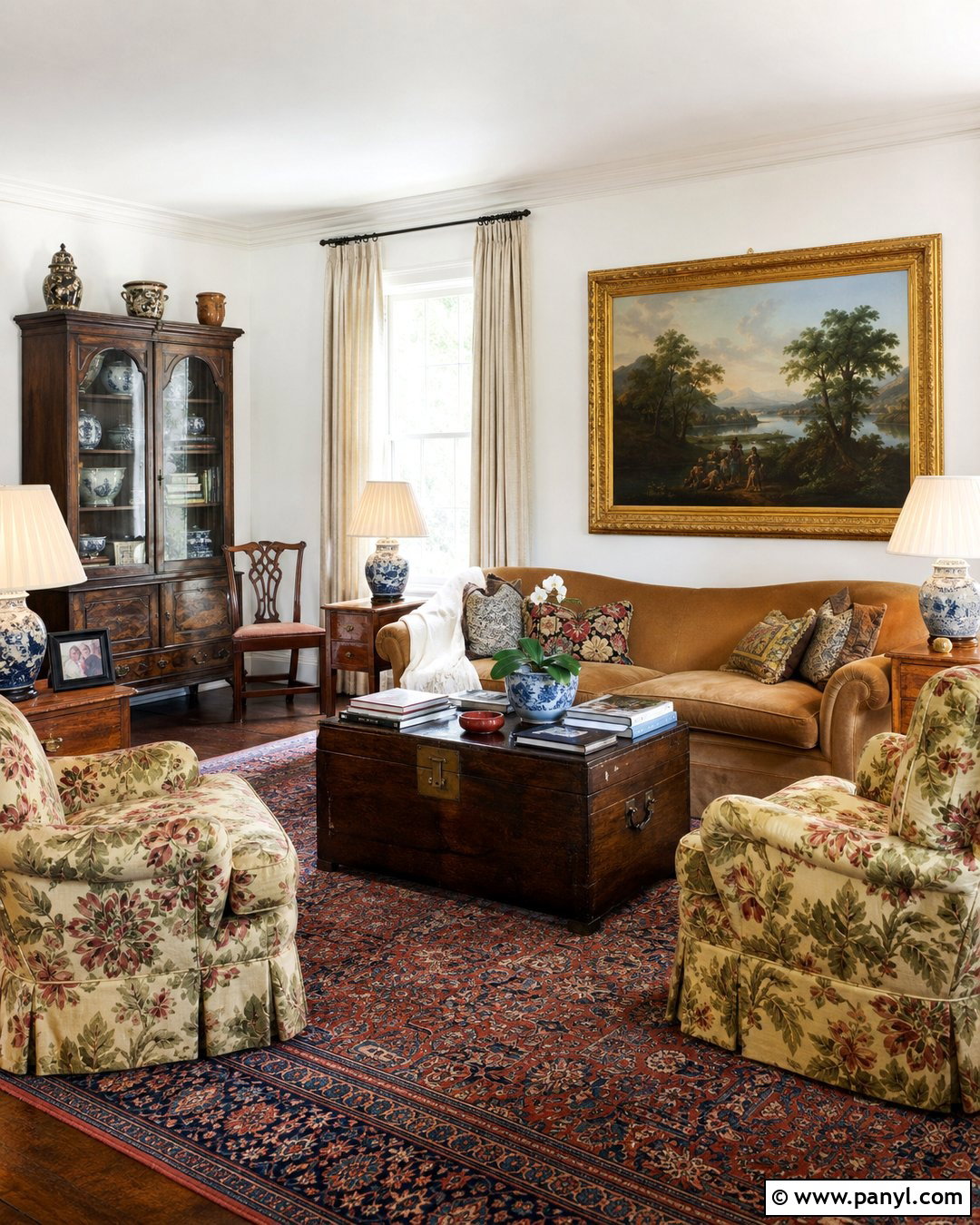 White Walls With Vintage Furniture - 50 white walls